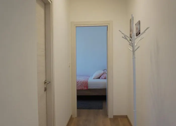 Luka Apartment *