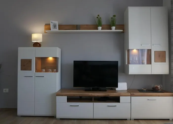 Luka Apartment *